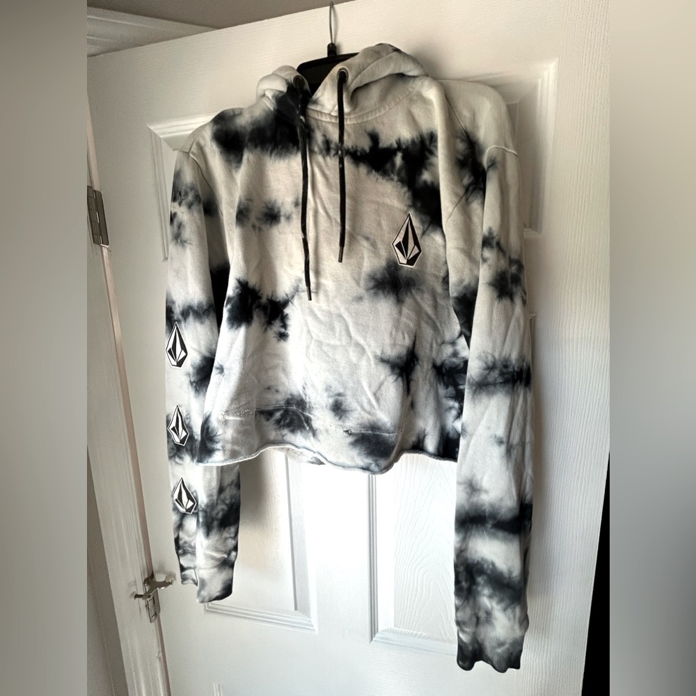 Women’s cropped Volcom hoodie
